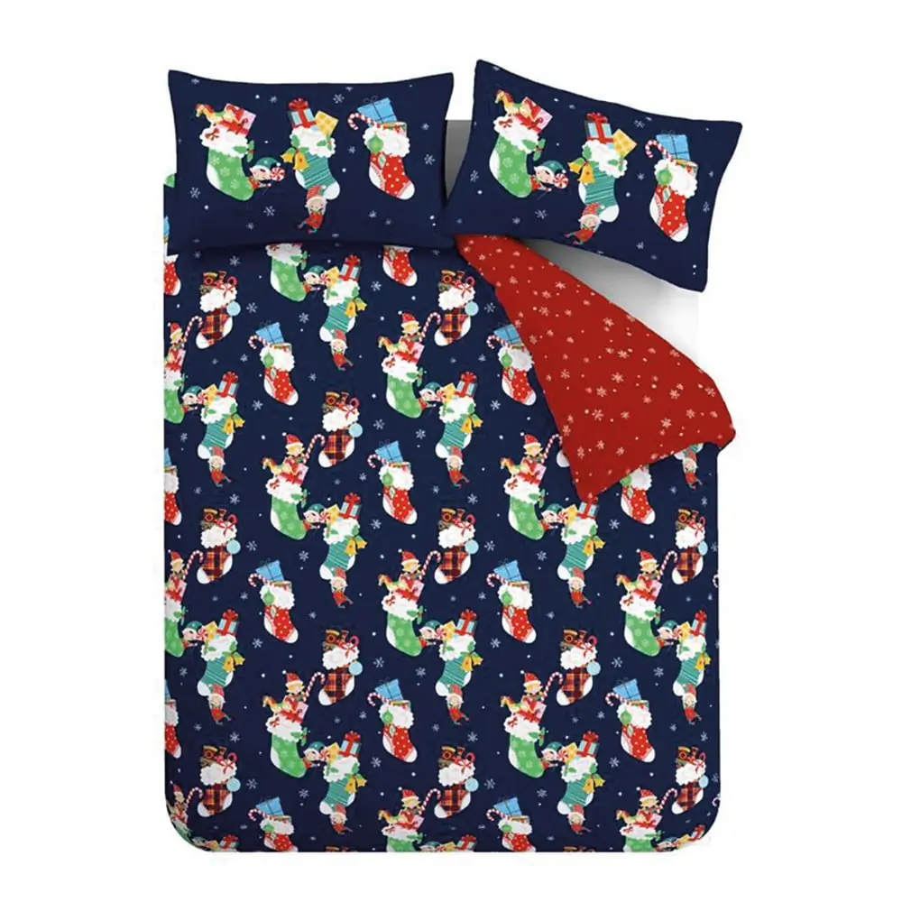 Lenjerie de pat pentru copii roșie-albastră pentru pătuț 120x150 cm Christmas Elves – Catherine Lansfield