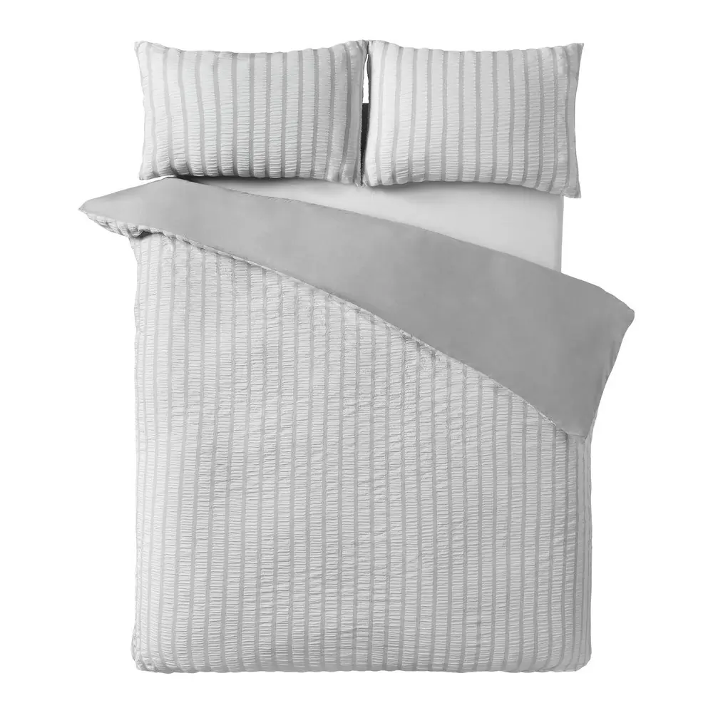 Lenjerie de pat gri pentru pat dublu cu 3 piese 200x200 cm So Soft Seersucker Stripe – Catherine Lansfield