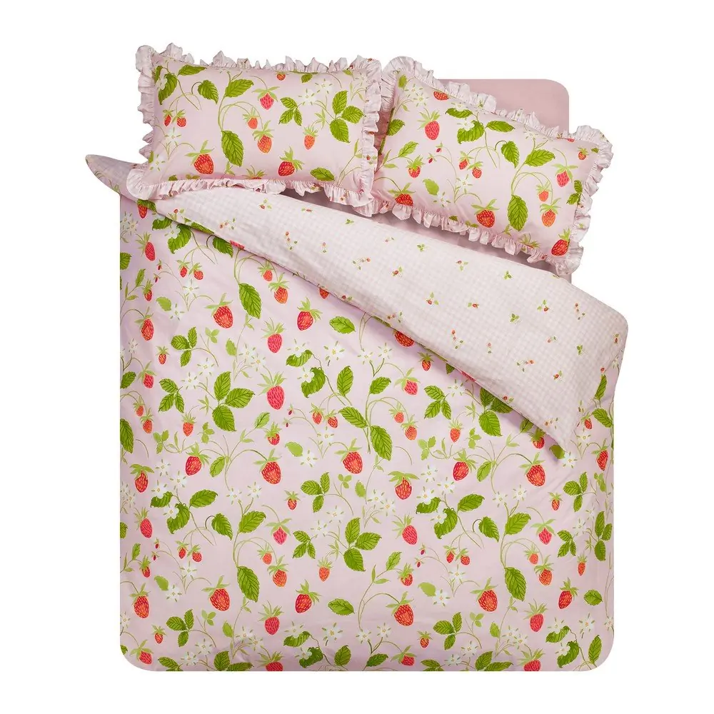 Lenjerie de pat roz pentru pat dublu cu 3 piese 200x200 cm Strawberry Frills – Catherine Lansfield