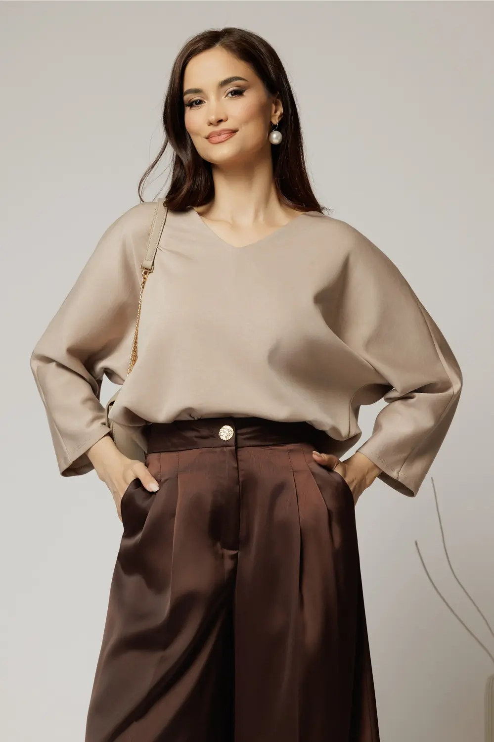 Bluza casual din jerse bej inchis cu funda la spate