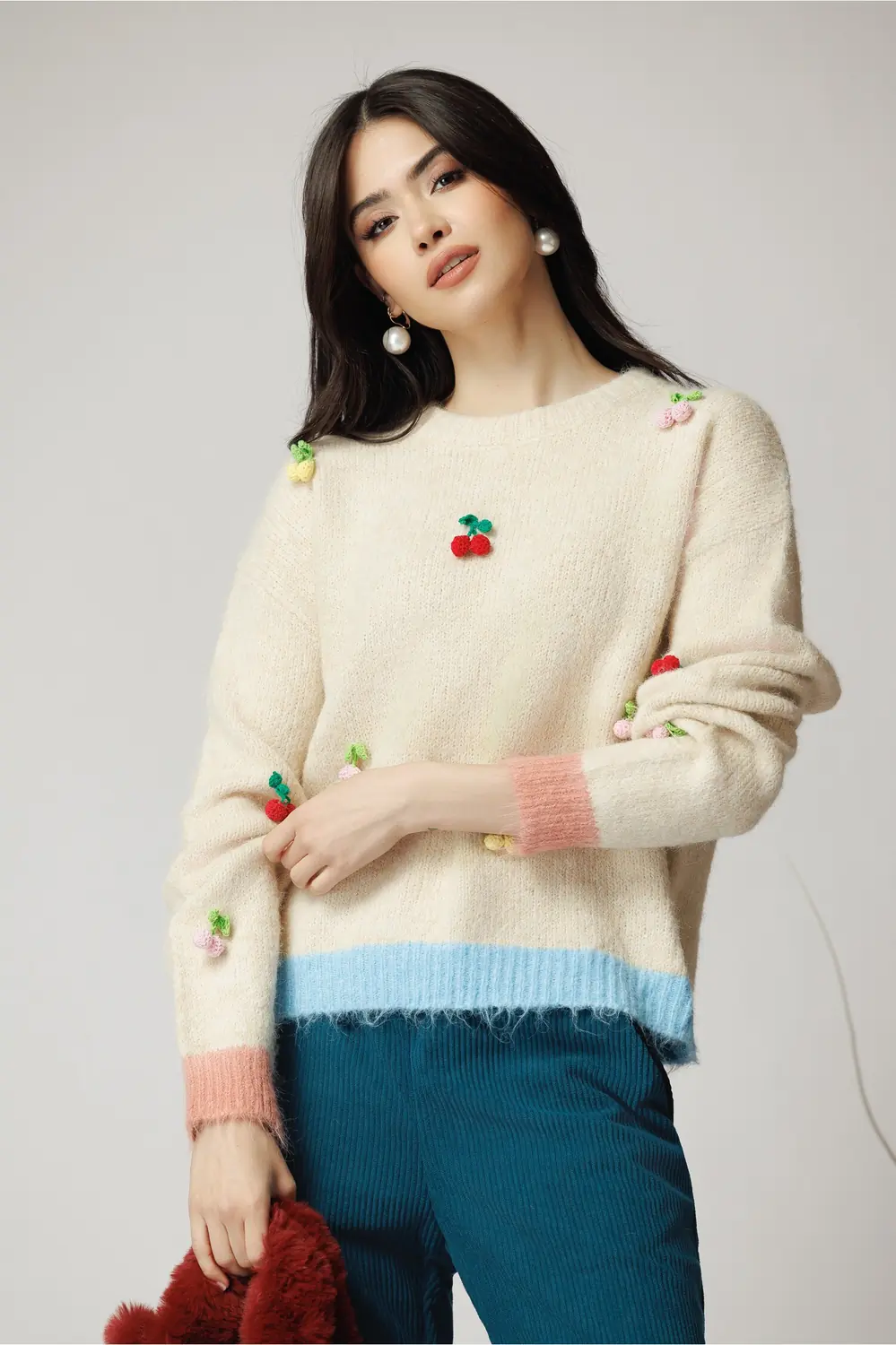 Bluza casual din tricot bej cu cirese crosetate