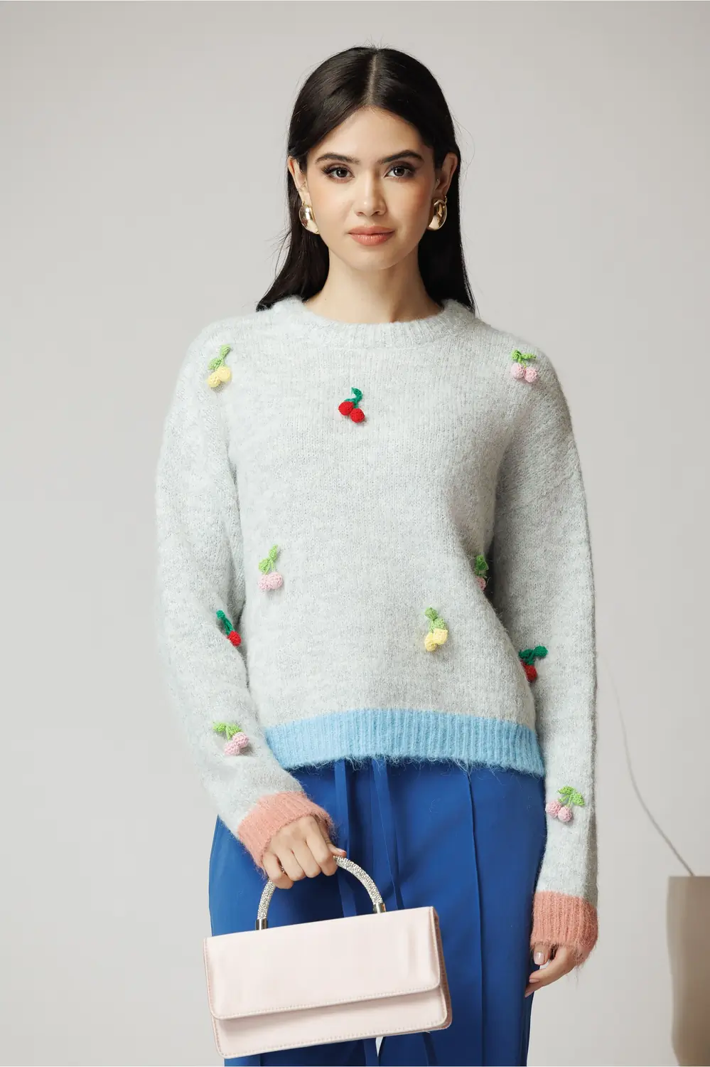 Bluza casual din tricot gri cu cirese crosetate