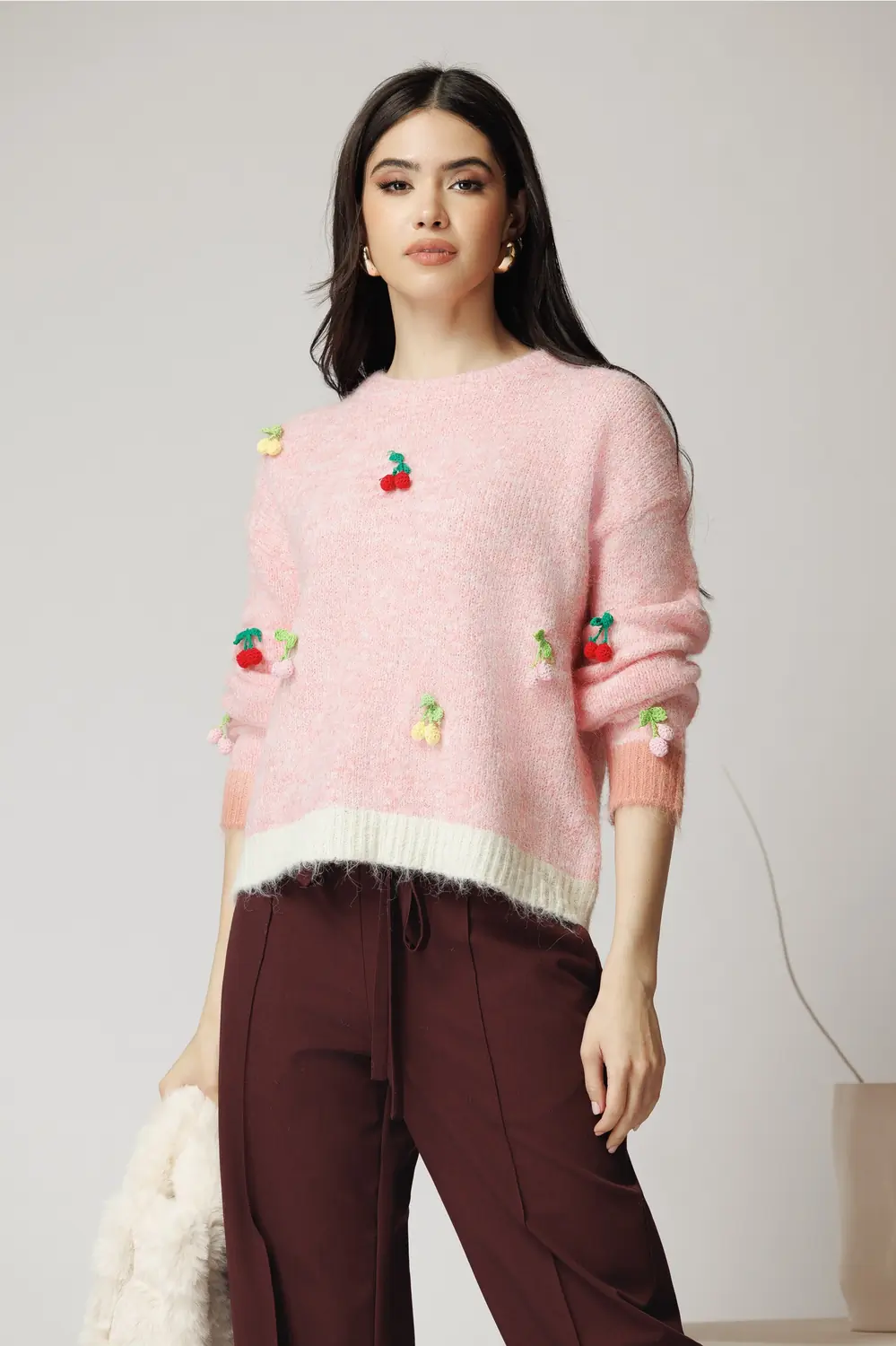 Bluza casual din tricot roz cu cirese crosetate