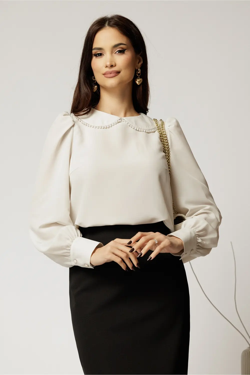 Bluza DY Fashion eleganta din triplu voal ivory cu detalii perlate la guler