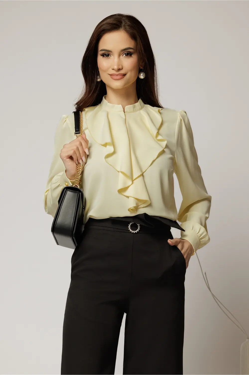 Bluza DY Fashion galbena cu volanas maxi la decolteu din voal plin