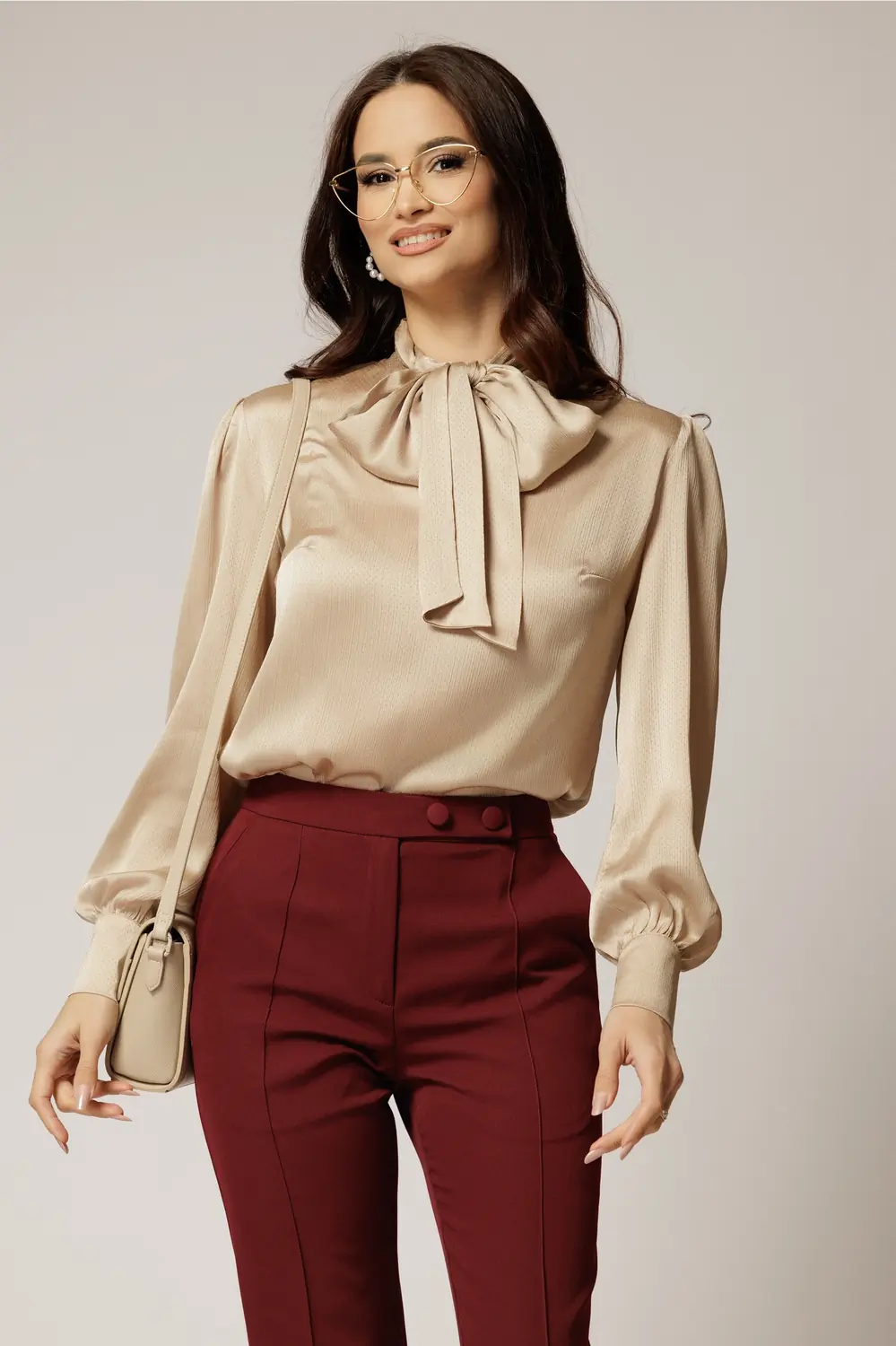 Bluza DY Fashion lejera bej din triplu voal cu guler tip esarfa