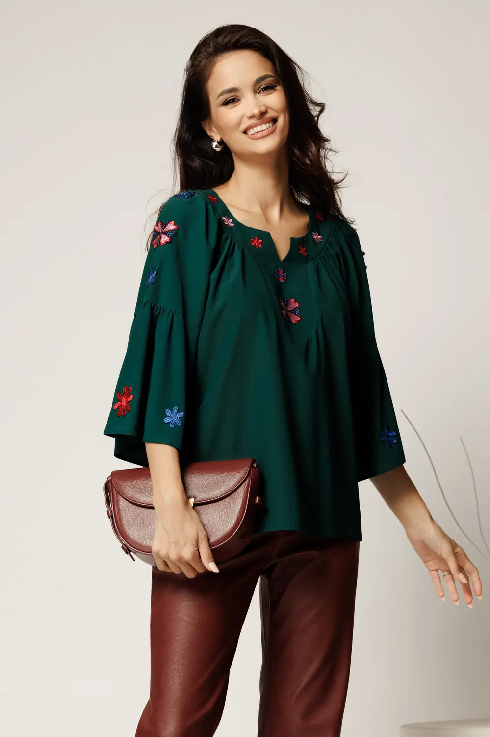 Bluza eleganta din viscoza verde cu broderie traditionala