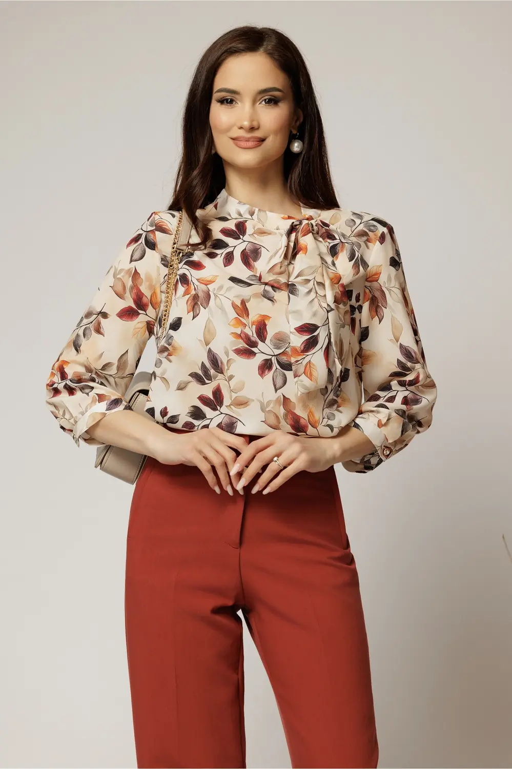 Bluza ivoar cu funda la decolteu si imprimeu in nuante de maro