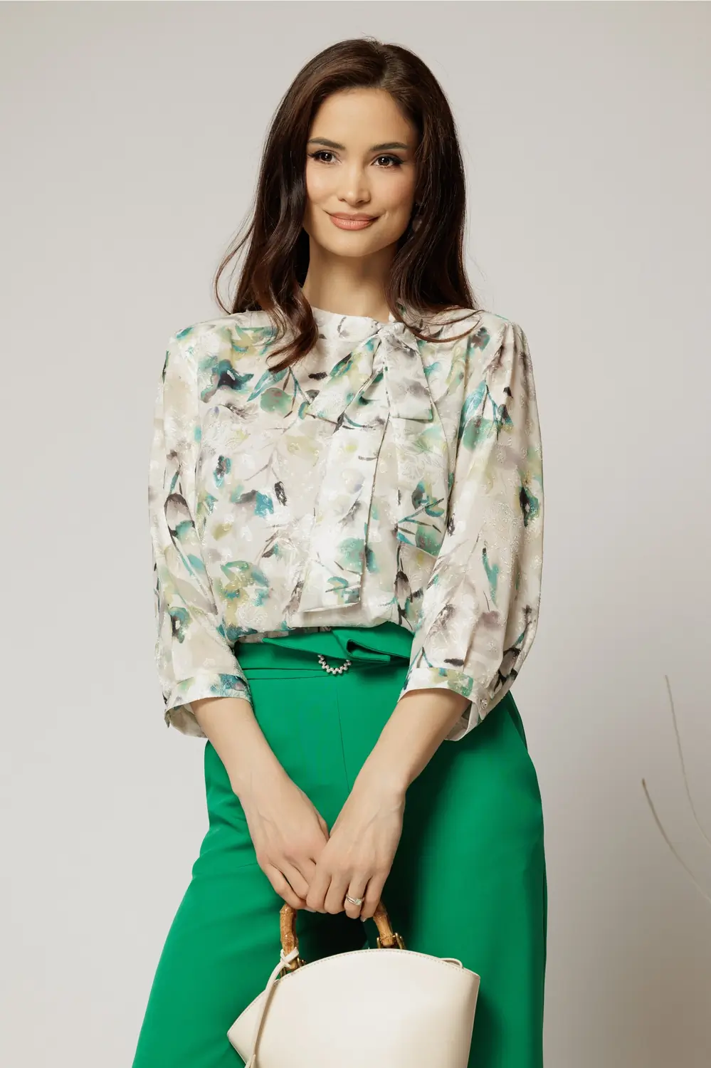 Bluza ivoar cu funda la decolteu si imprimeu in nuante de verde gri