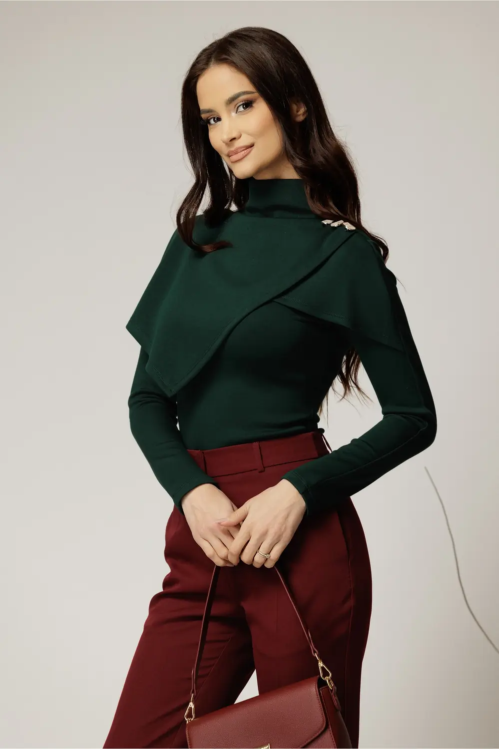 Bluza verde din jerse cu nasturi decorativi si design atipic