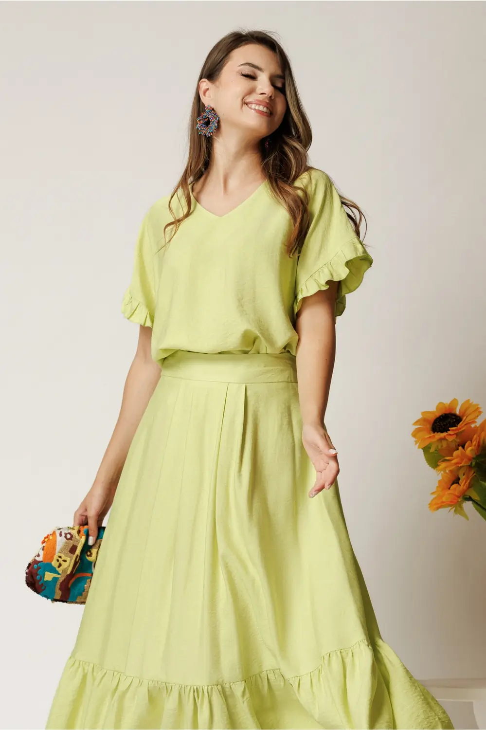 Bluza verde din rayon cu croi drept si volanase la maneci