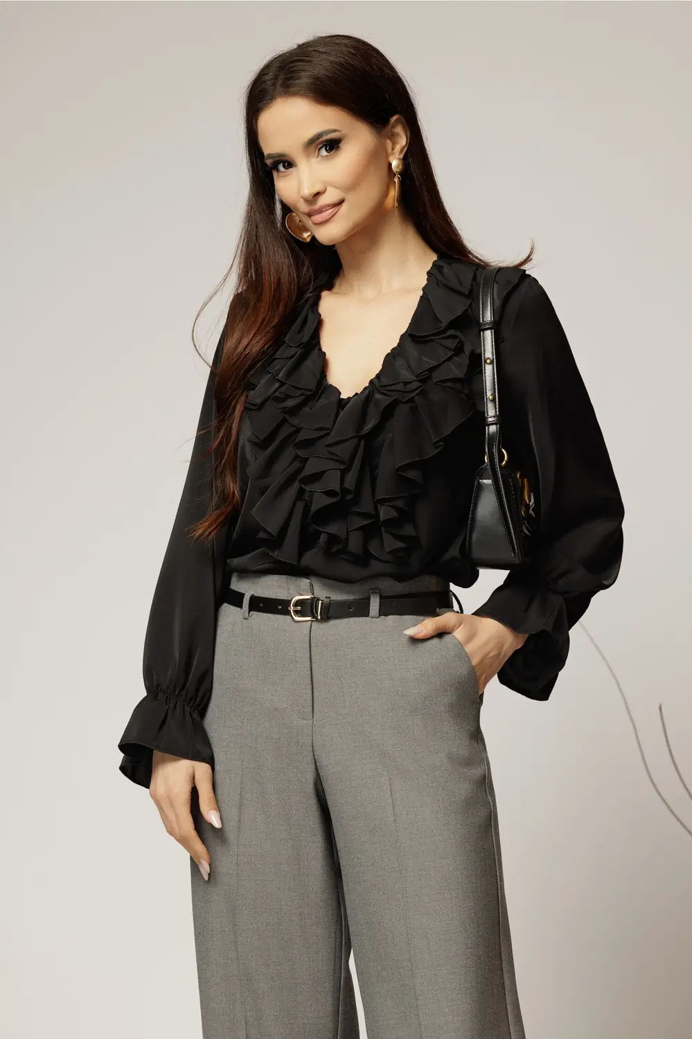 Camasa neagra din voal cu volanase la bust si decolteu adanc