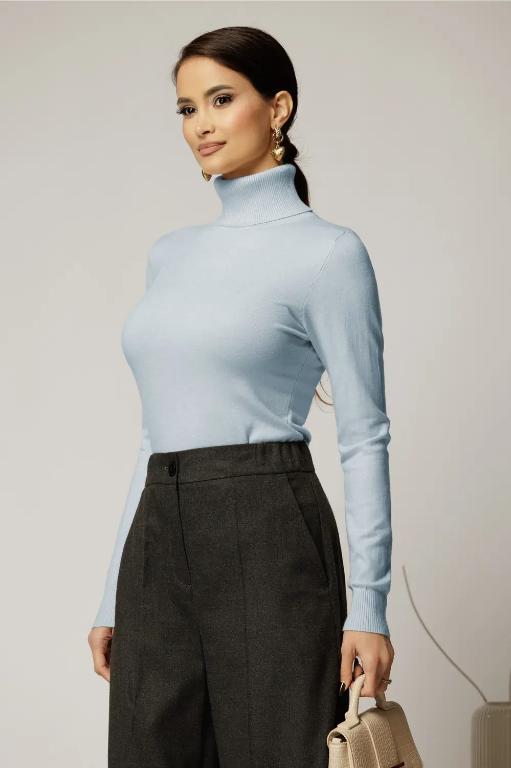 Maleta bleu din tricot cu guler intors