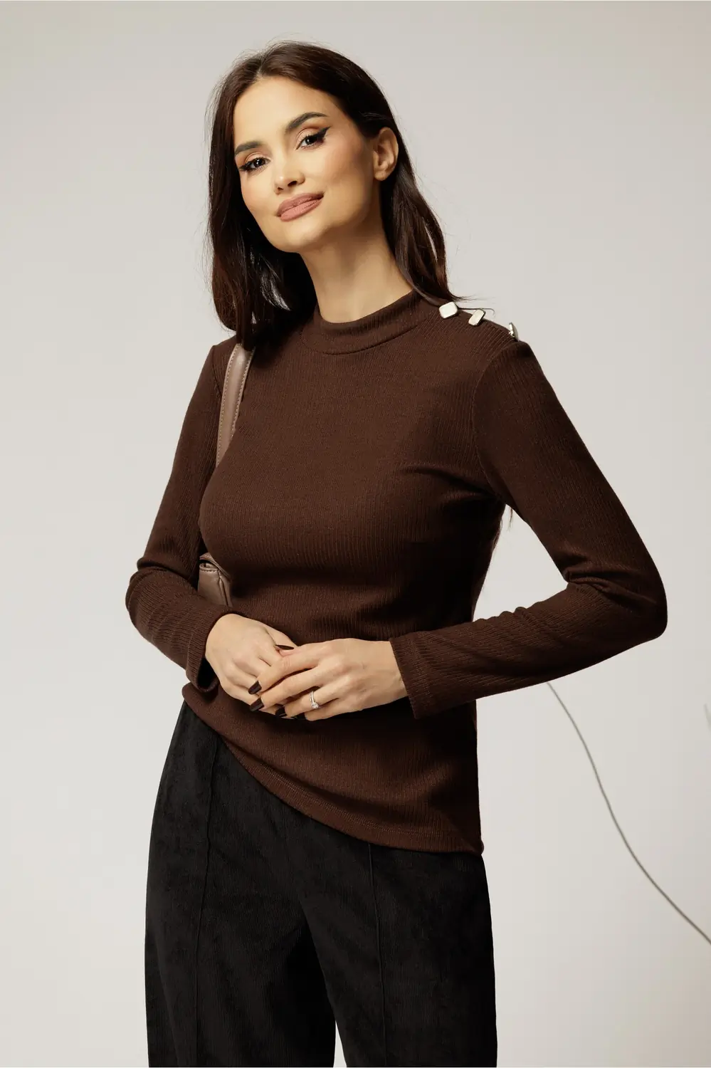 Maleta DY Fashion din tricot maro cu guler si nasturi decorativi