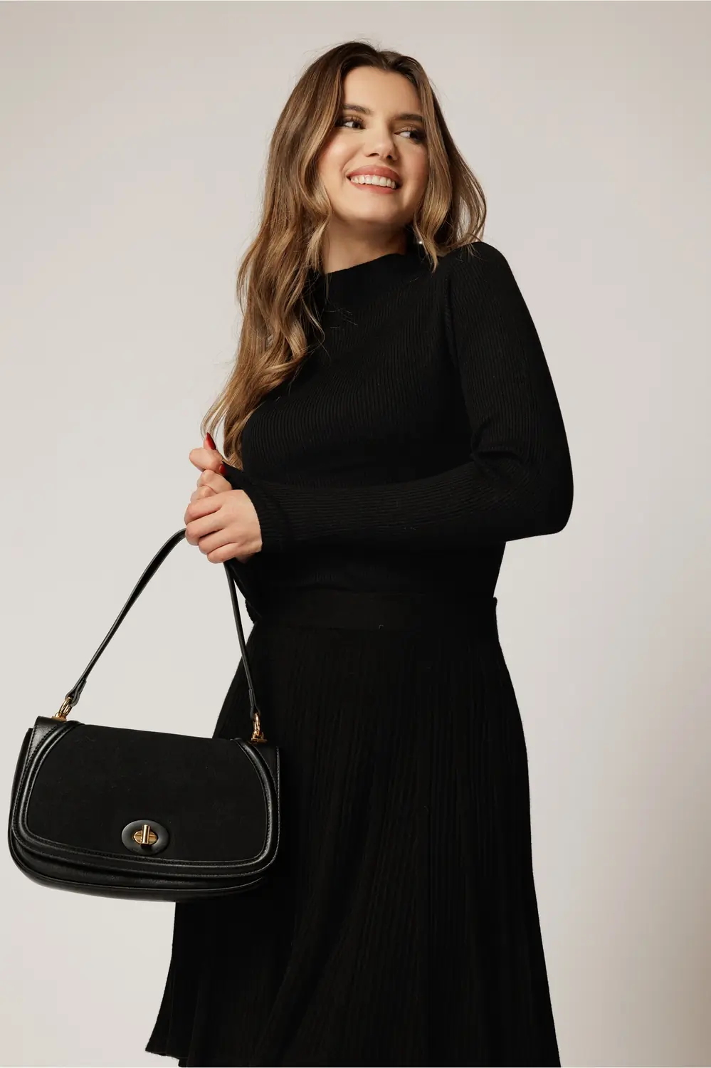 Maleta neagra din tricot casual eleganta