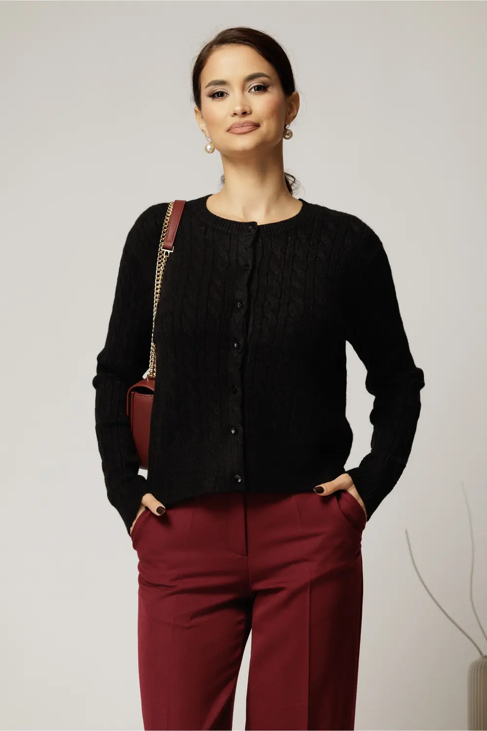 Pulover negru din tricot cu inchidere cu nasturi