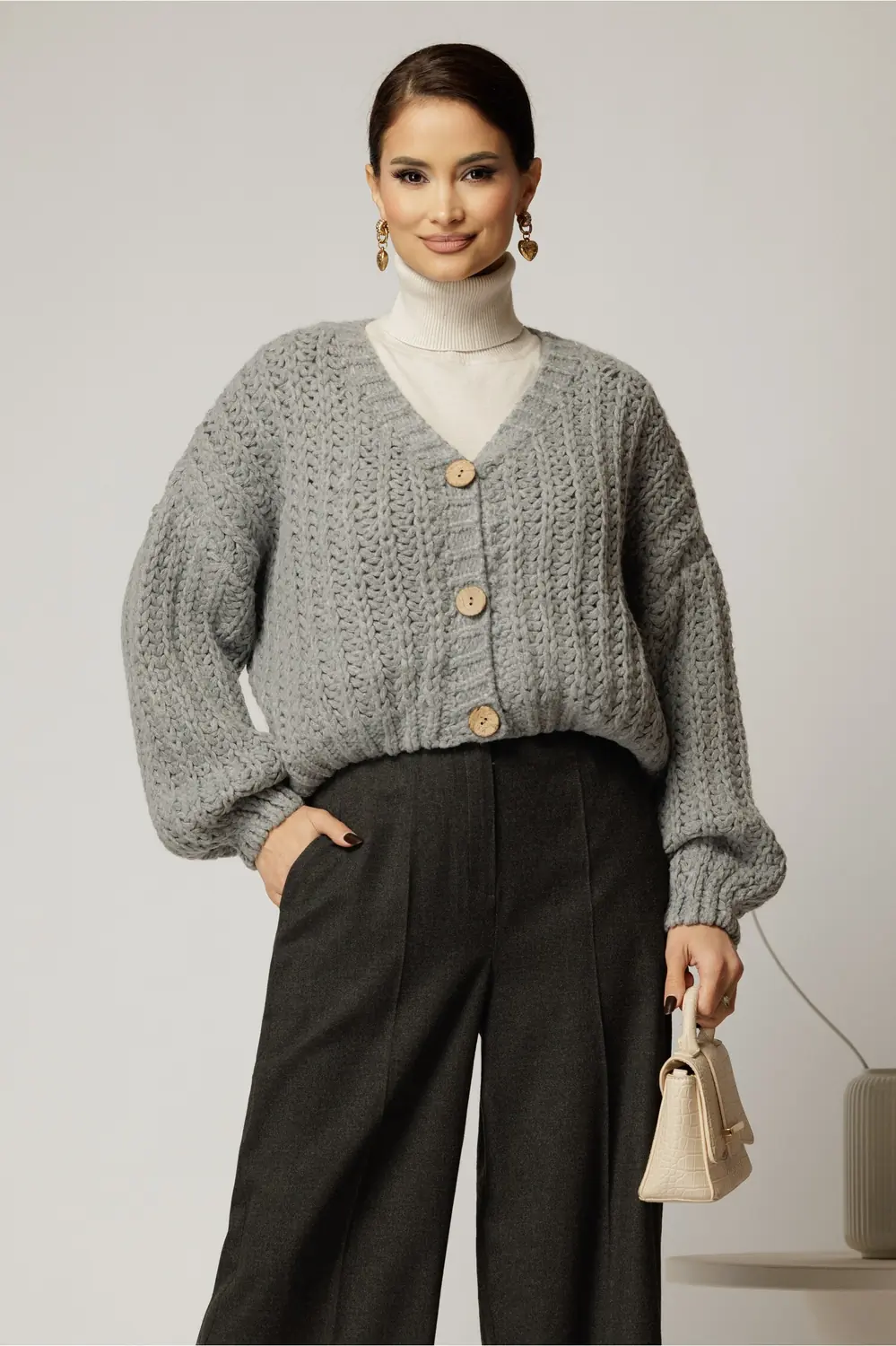 Pulover scurt gri tricotat lejer