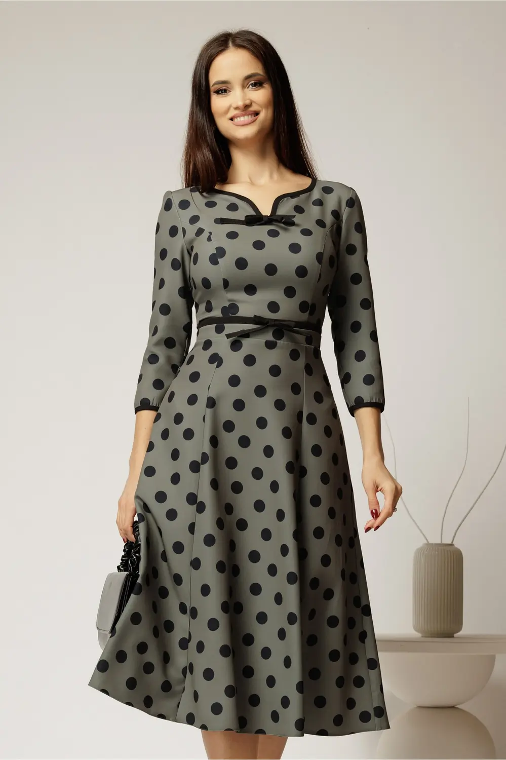 Rochie DY Fashion kaki cu buline cu decupaj si funda la decolteu