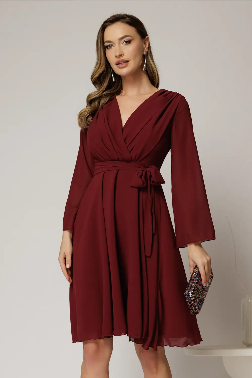 Rochie DY Fashion scurta din voal bordo cu decolteu petrecut si cordon in talie