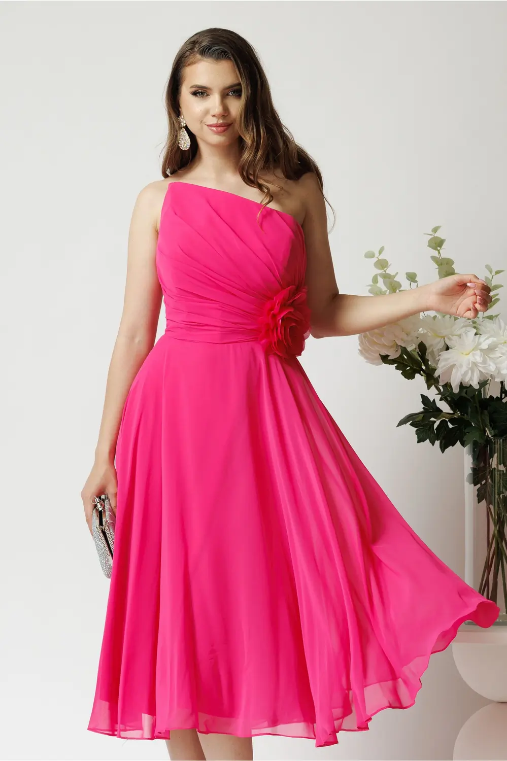 Rochie eleganta midi din voal fucsia cu floare in talie