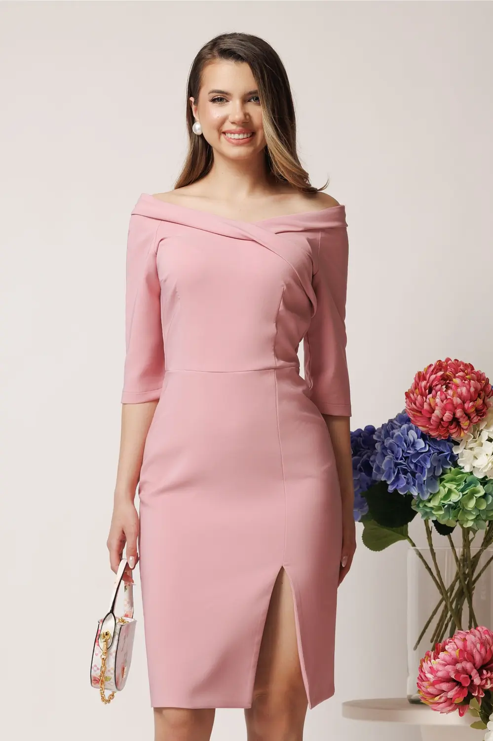 Rochie La Donna de ocazie din stofa roz conica cu decolteu barcuta