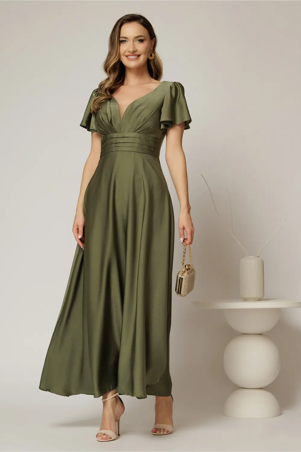 Rochie lunga kaki de ocazie cu decolteu adanc si maneci scurte evazate