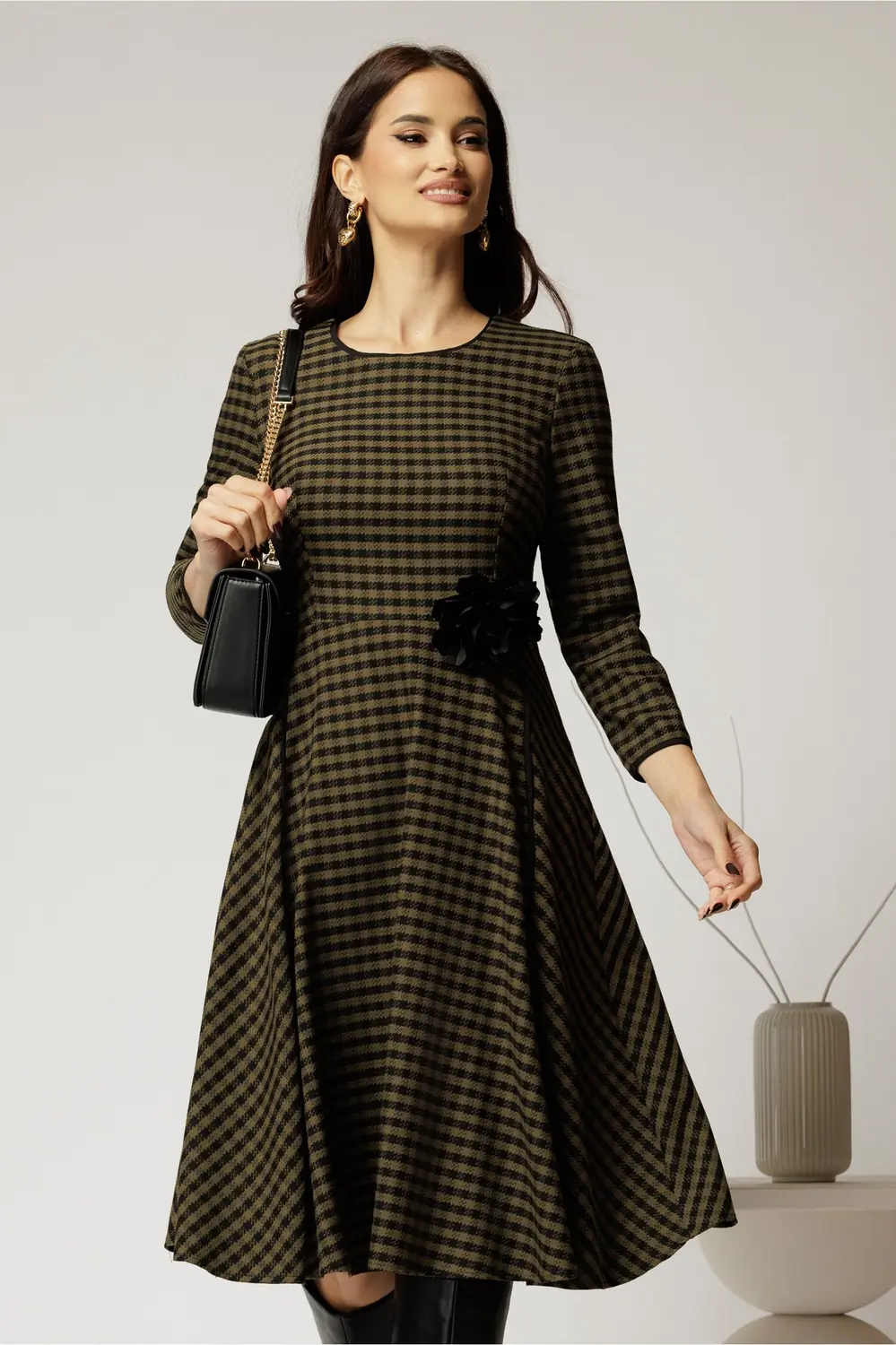 Rochie midi din stofa carou kaki si finisaje negre