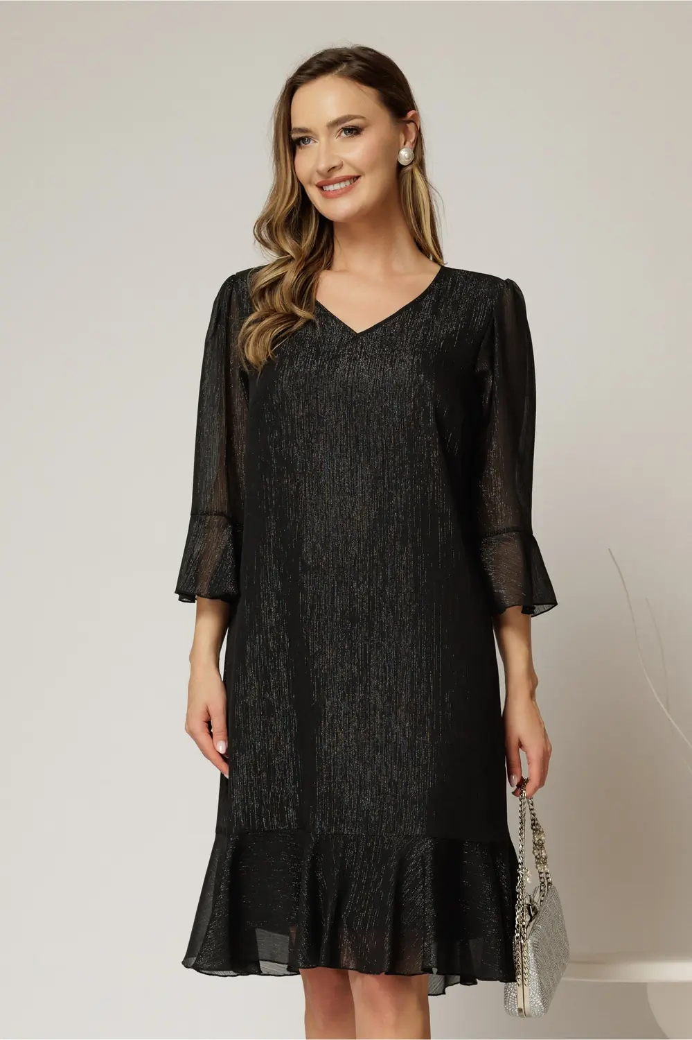 Rochie midi neagra cu fir lurex, croi lejer si volanase la fusta