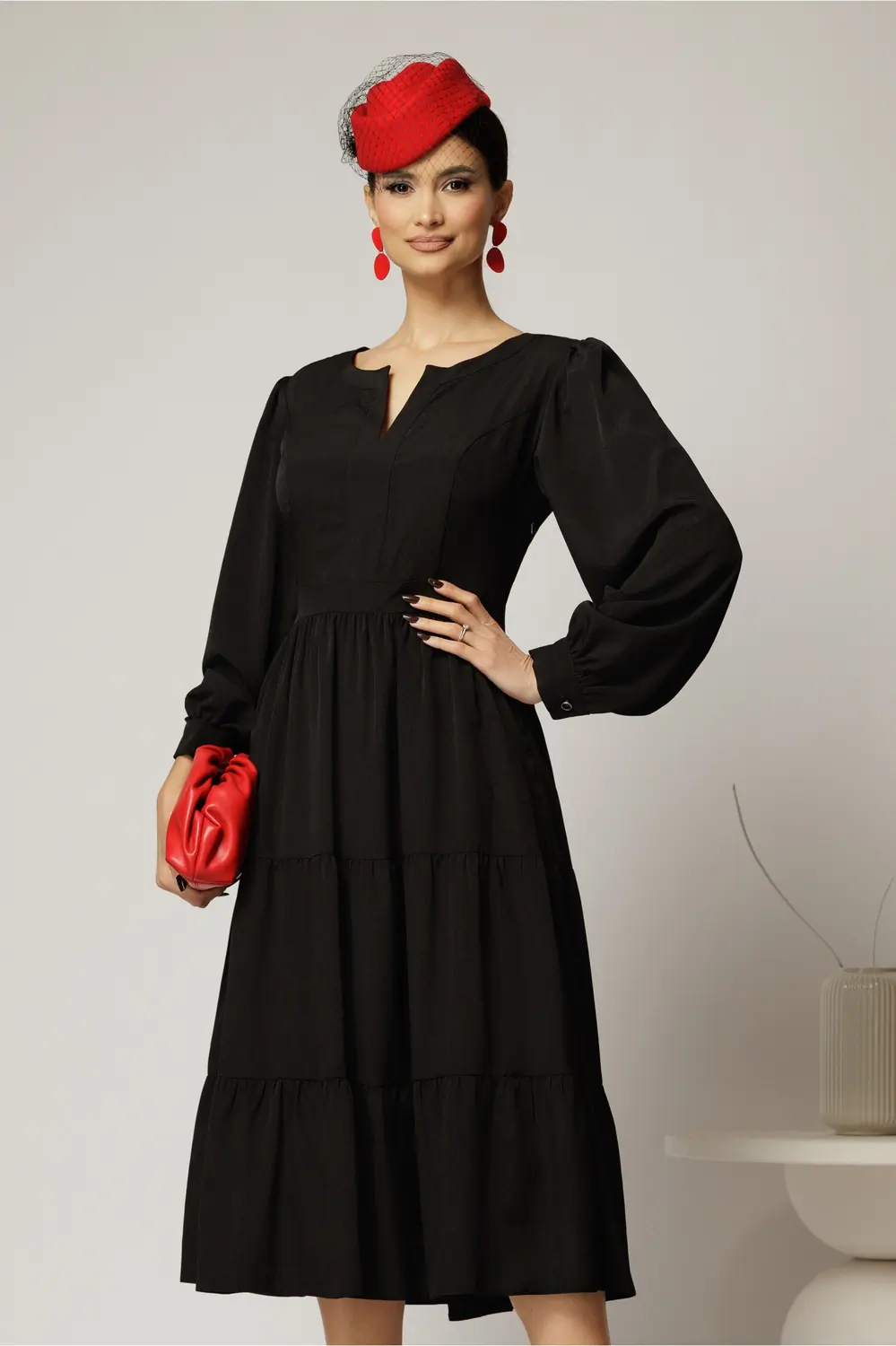 Rochie midi neagra cu volan la fusta si decolteu discret in V