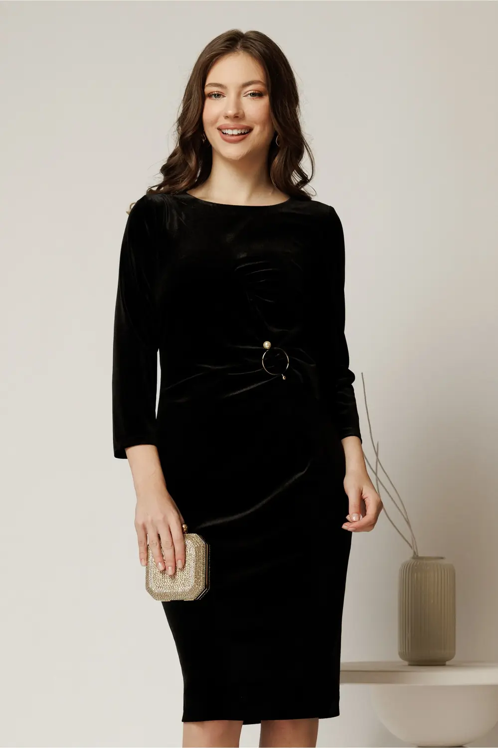 Rochie midi neagra de ocazie din catifea cu accesoriu talie