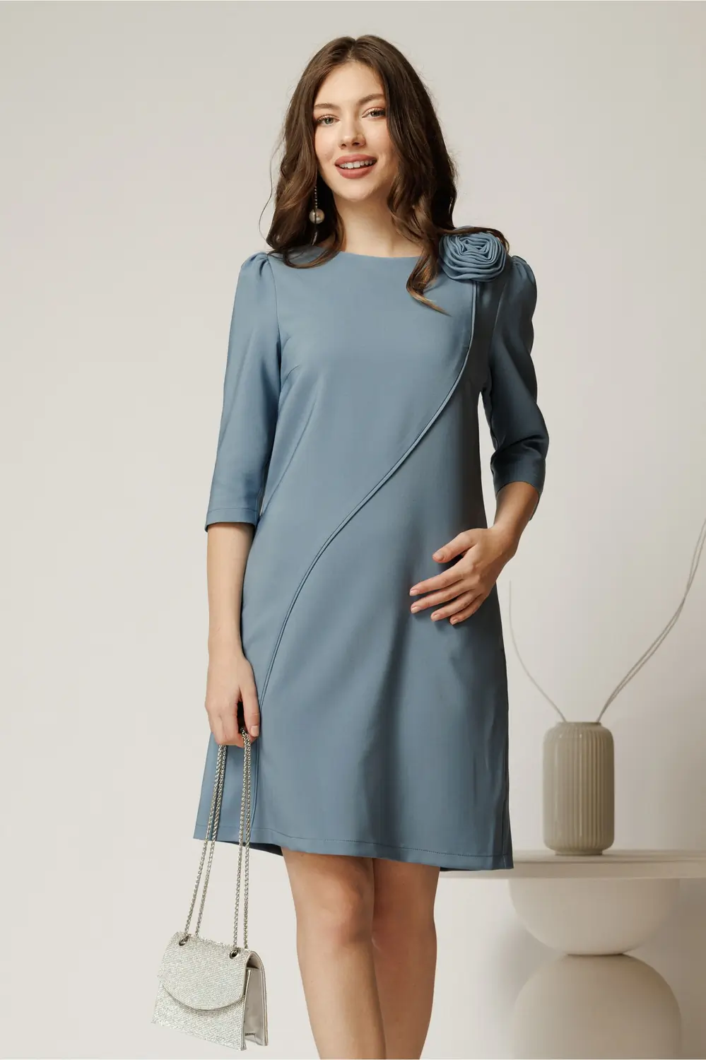 Rochie office din stofa bleu cu floare pe umar