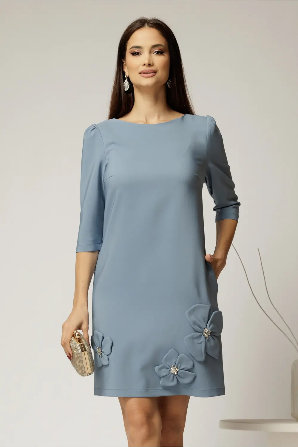 Rochie scurta bleu cu aplicatii florale elegante