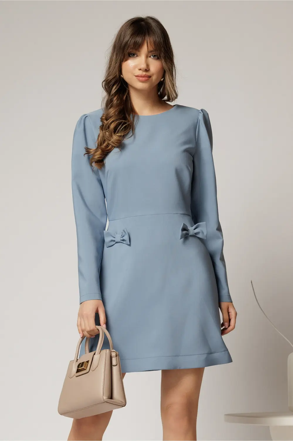 Rochie scurta bleu cu fusta tip A si fundite