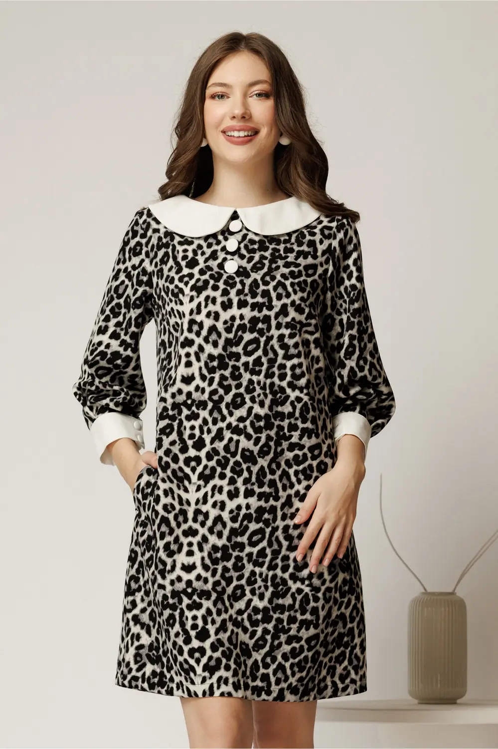 Rochie scurta gri din stofa cu imprimeu animal print si guler alb