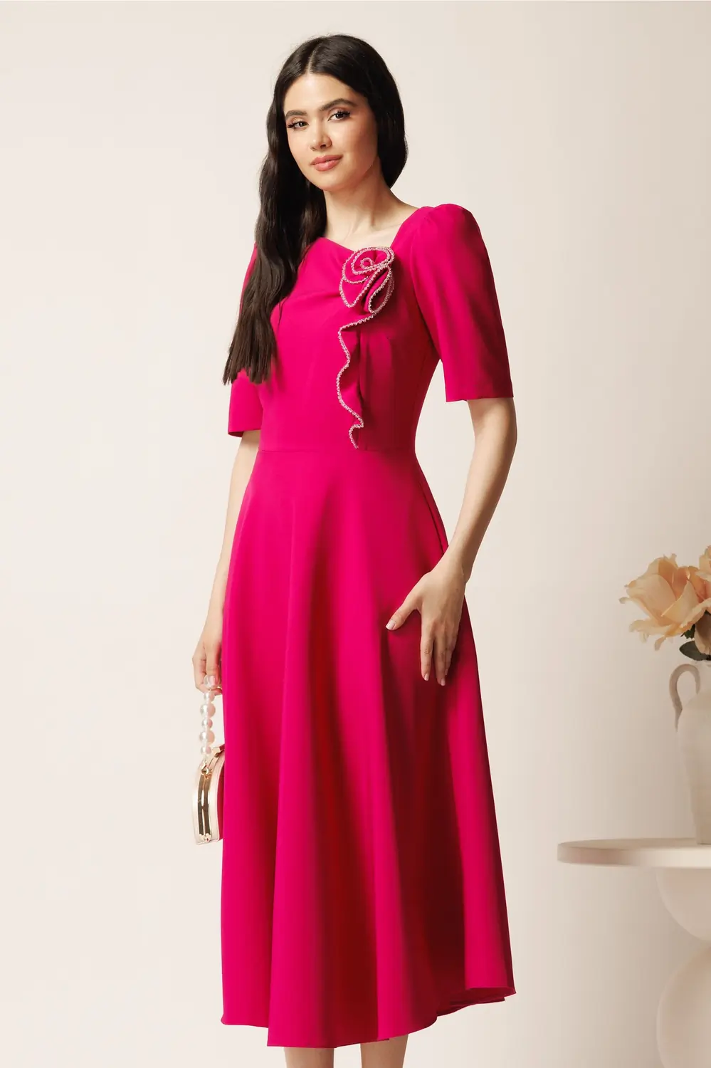 Rochie midi fucsia din stofa in clos cu floare si margelute- LaDonna