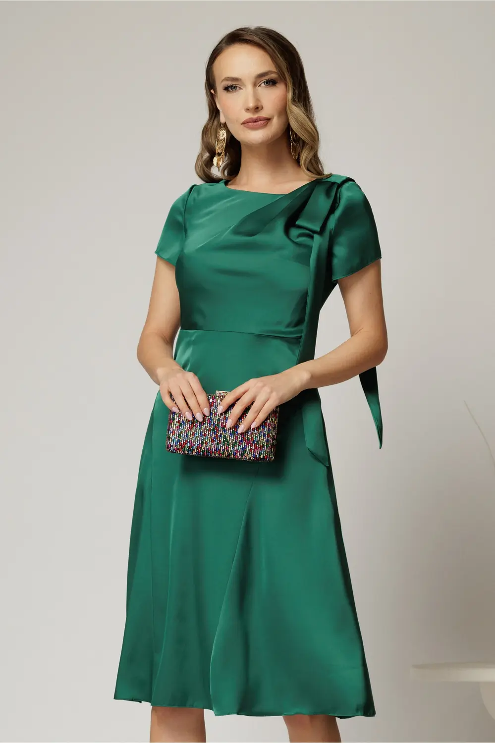 Rochie midi verde din satin cu funda pe umar si fusta clos