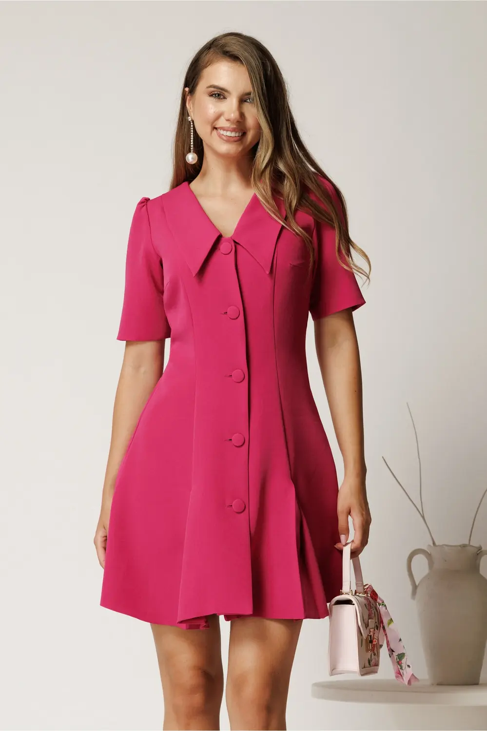 Rochie scurta fucsia din stofa in clini cu nasturi si guler maxi